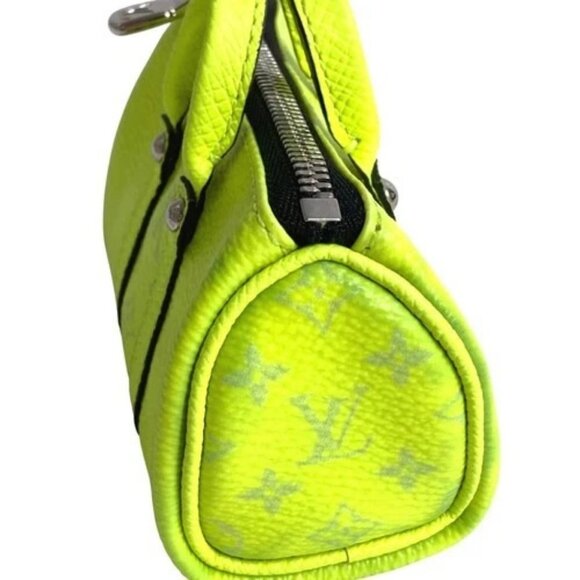 LOUIS VUITTON Taigalama Porte Cles Mini Keepall Charm Yellow  LOUIS VUITTON M01048 Taigalama Porte-Clés-Mini Keepall Bag Charm Key Holder